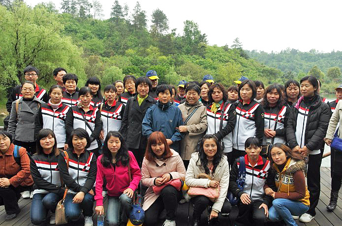 公司组织全体员工旅游踏青