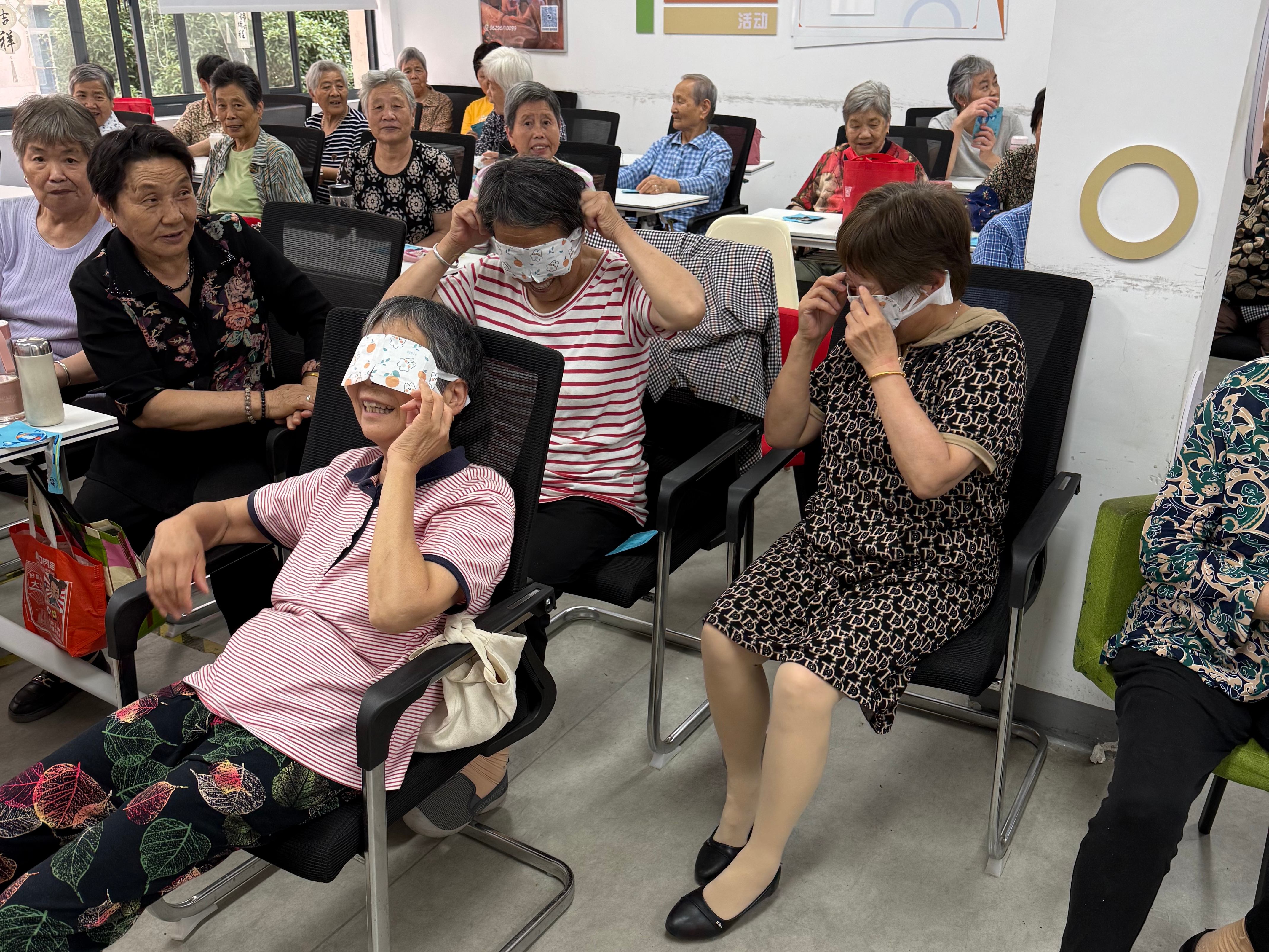 苏州乐珠制药携手海王星辰开展社区公益护眼行